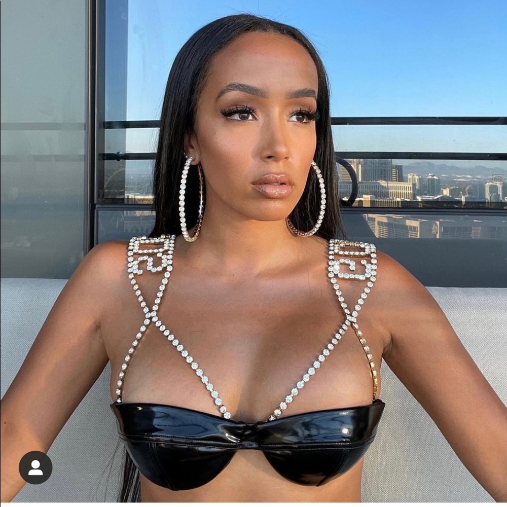 GCDS patent leather crystal top